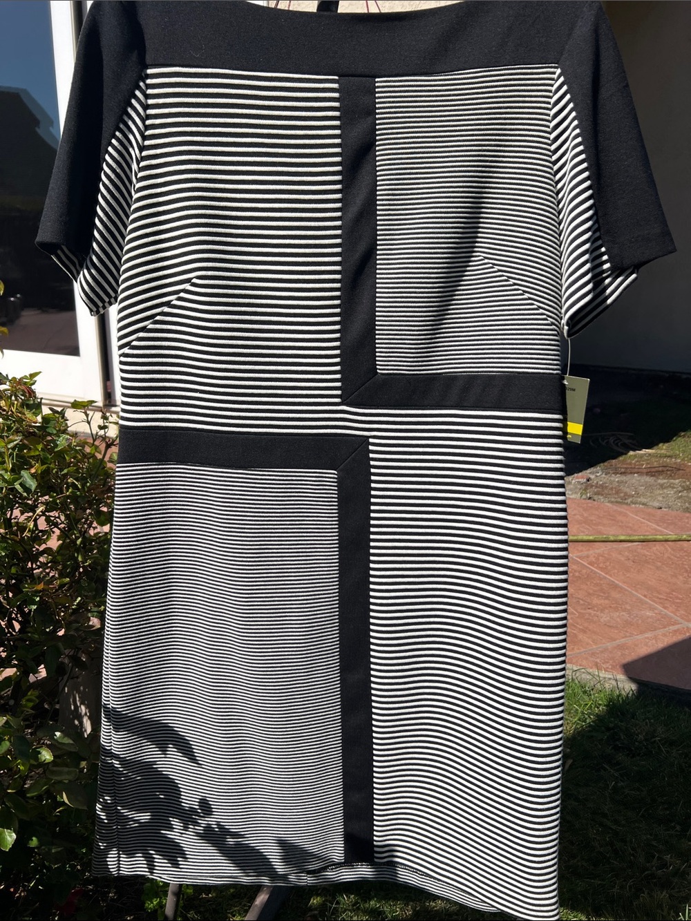 Taylor Black & White Striped Short Sleeve Shift Dress